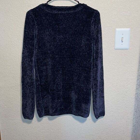 By Design- Long Sleeve Pullover Sweater w/ Cable V-Neck & Button Detail - Picture 6 of 6